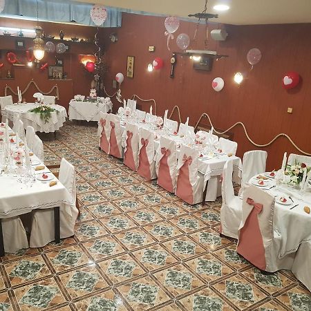 Hostal Milenium Els Monjos Bagian luar foto