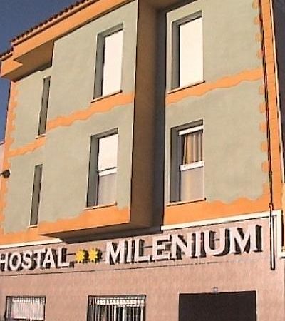 Hostal Milenium Els Monjos Bagian luar foto